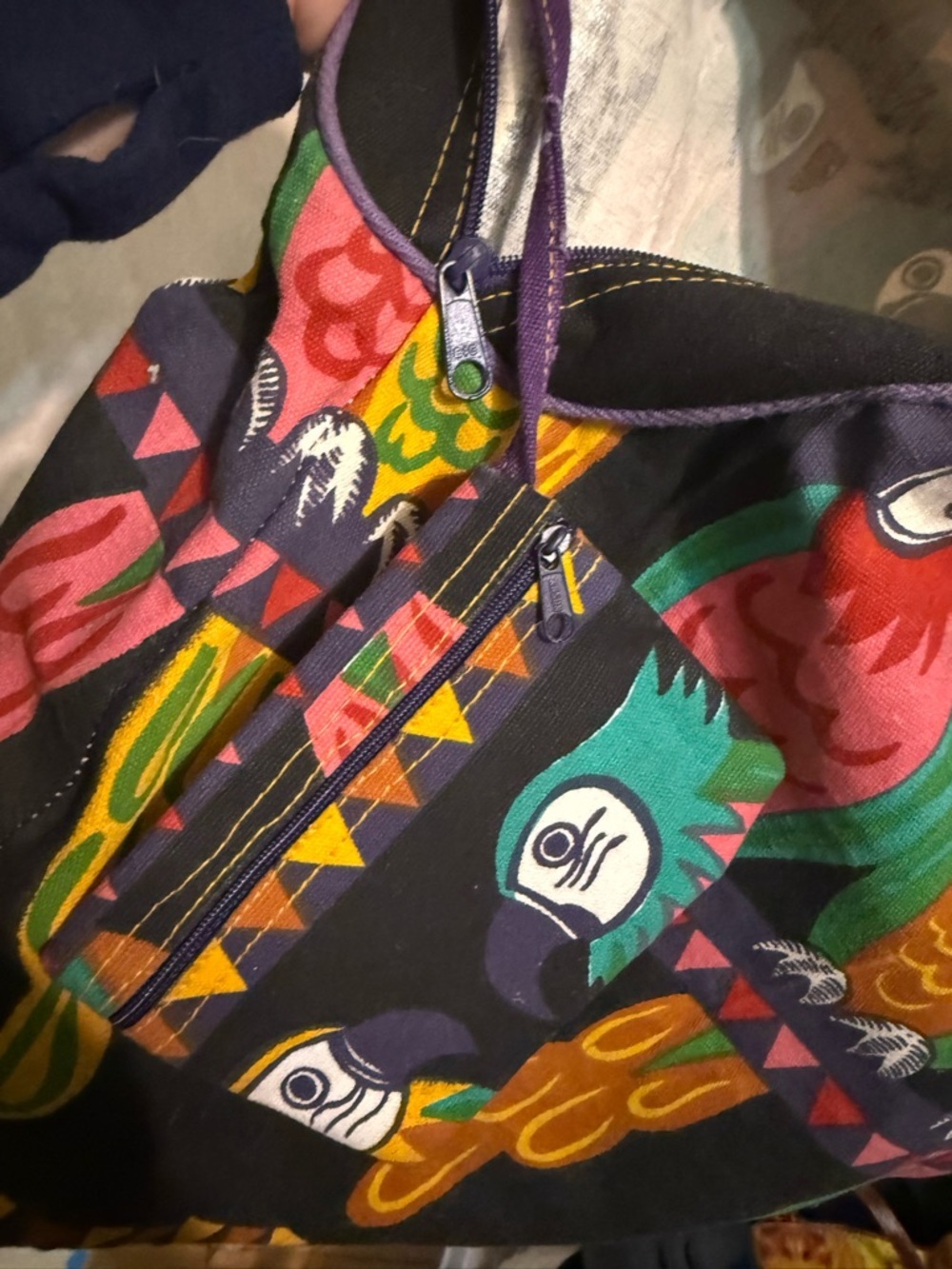 Source Unknown Black Travel Bag with Multicolor Parrot Print, Lg Weekender Bag - Picture 10 of 11